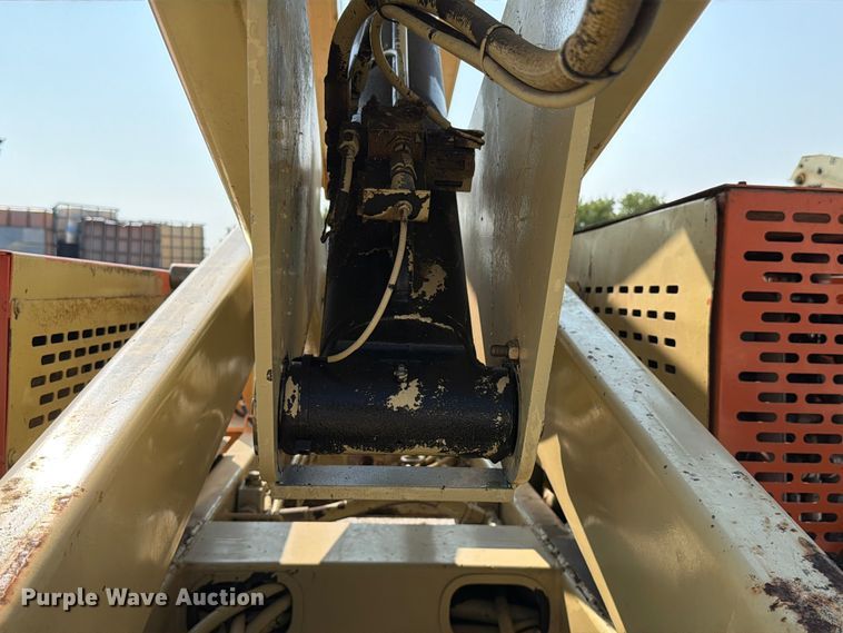 image for item FK4113 2001 JLG 25 RTS scissor lift