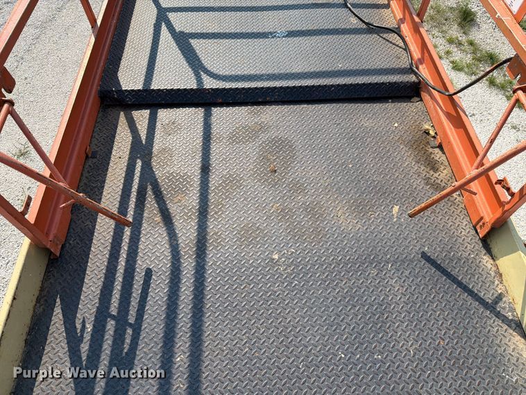 image for item FK4113 2001 JLG 25 RTS scissor lift