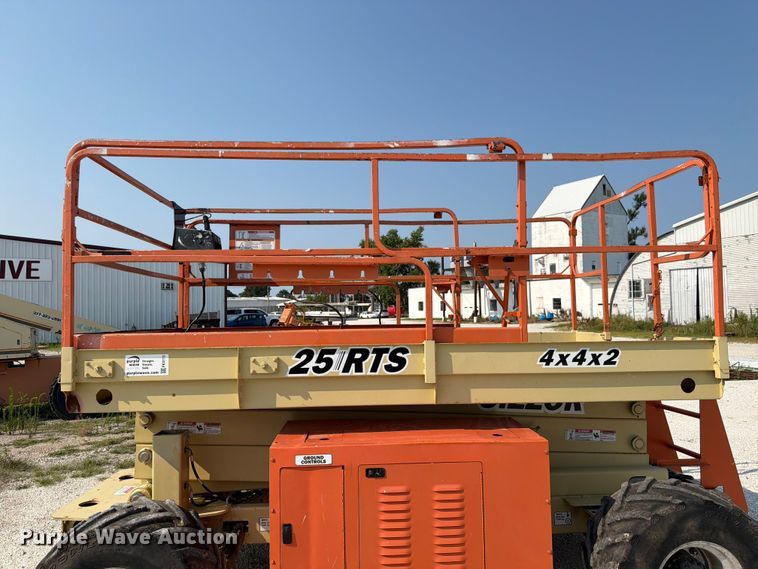 image for item FK4113 2001 JLG 25 RTS scissor lift