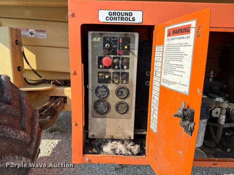 image for item FK4113 2001 JLG 25 RTS scissor lift