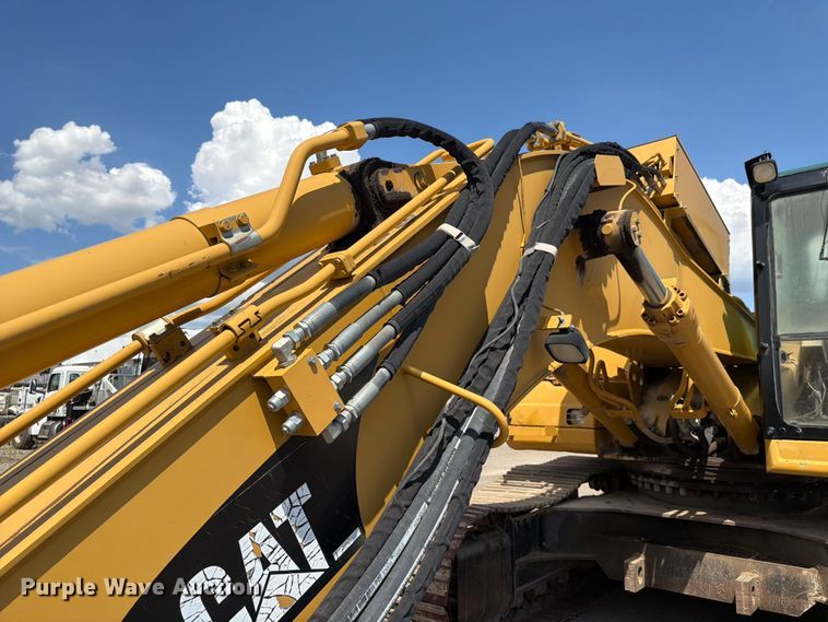 image for item FK4551 2001 Caterpillar 330B L excavator