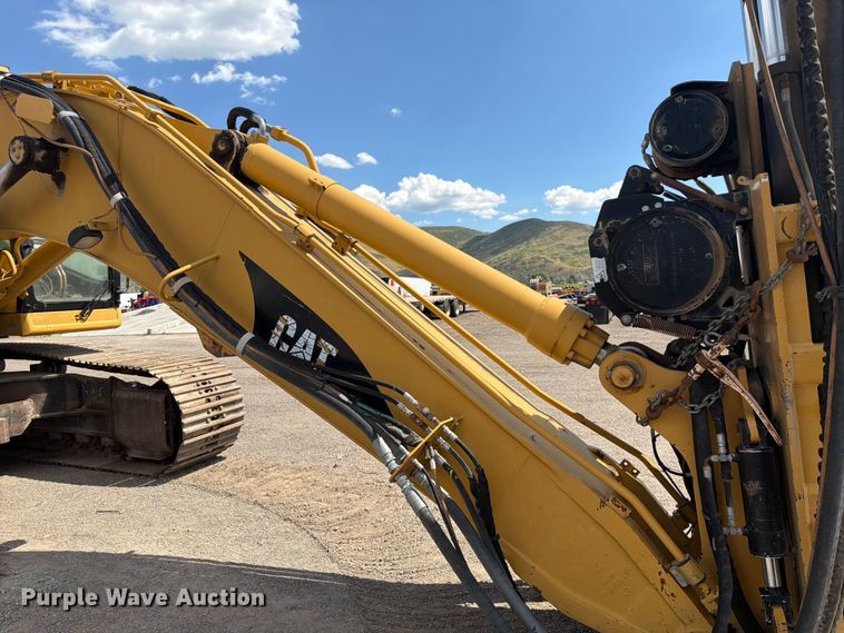 image for item FK4551 2001 Caterpillar 330B L excavator
