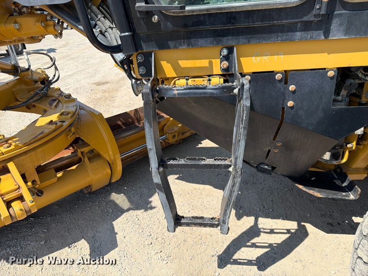 image for item FK4552 2019 Caterpillar 140AWD motor grader
