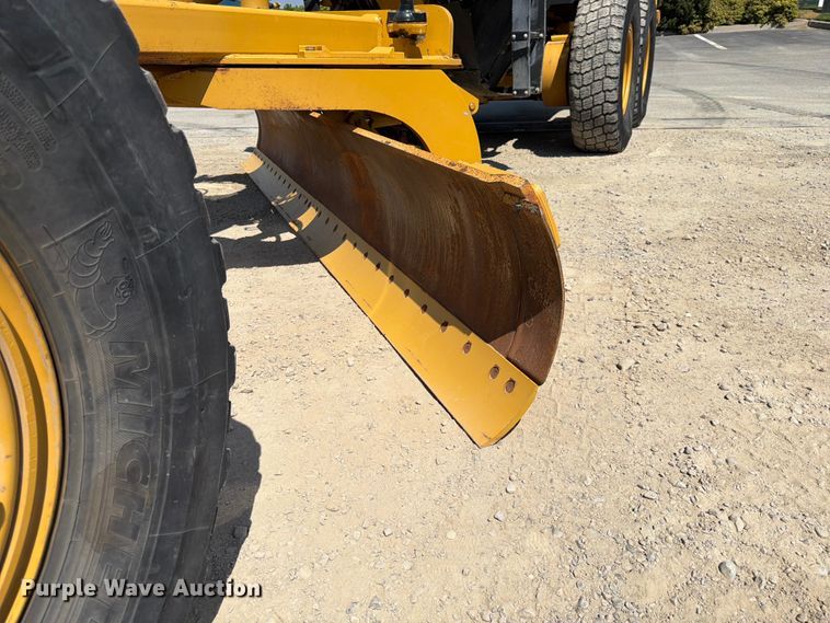 image for item FK4552 2019 Caterpillar 140AWD motor grader