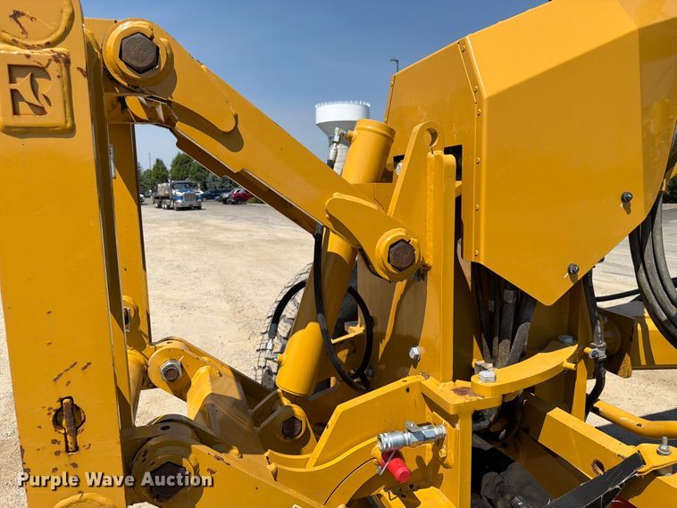 image for item FK4552 2019 Caterpillar 140AWD motor grader