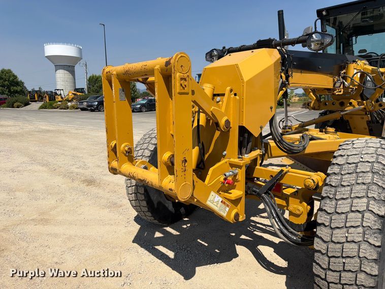 image for item FK4552 2019 Caterpillar 140AWD motor grader