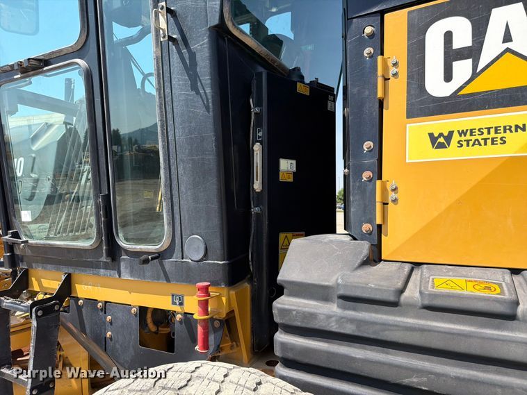 image for item FK4552 2019 Caterpillar 140AWD motor grader