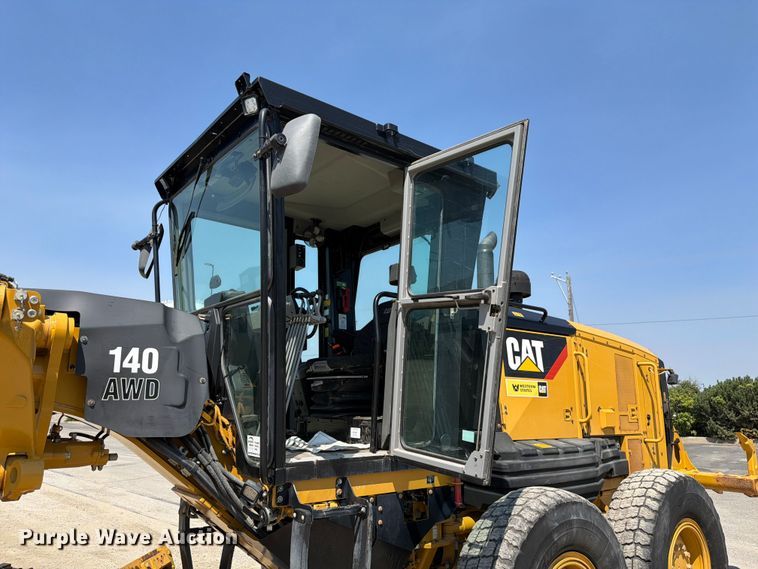 image for item FK4552 2019 Caterpillar 140AWD motor grader
