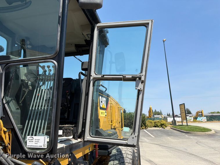 image for item FK4552 2019 Caterpillar 140AWD motor grader