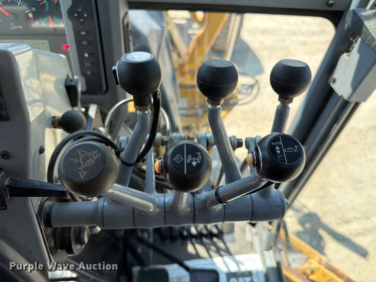image for item FK4552 2019 Caterpillar 140AWD motor grader