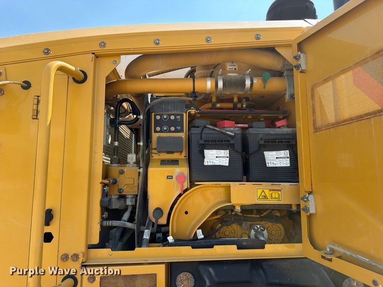 image for item FK4552 2019 Caterpillar 140AWD motor grader
