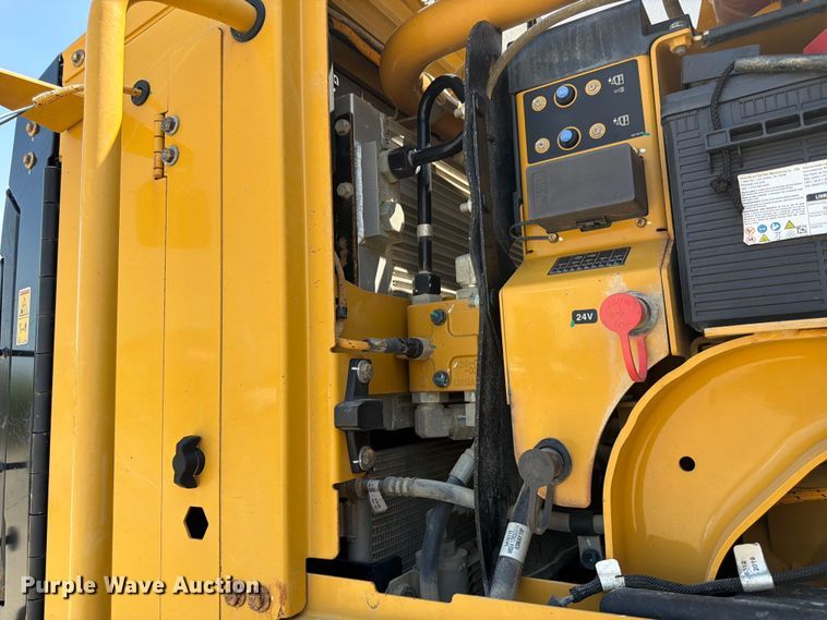 image for item FK4552 2019 Caterpillar 140AWD motor grader