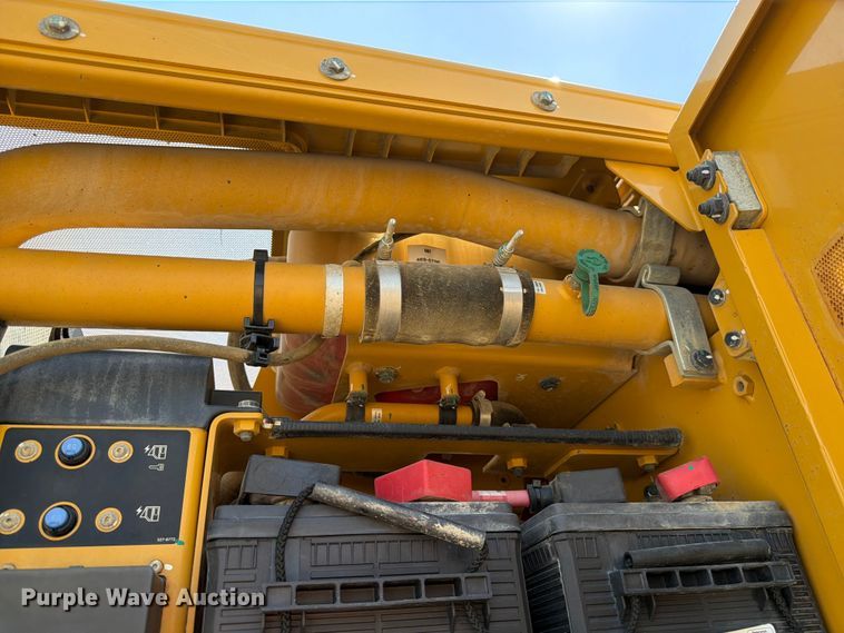 image for item FK4552 2019 Caterpillar 140AWD motor grader