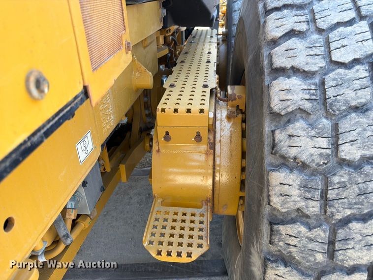 image for item FK4552 2019 Caterpillar 140AWD motor grader