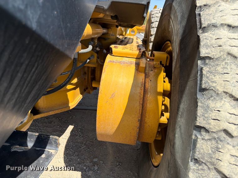 image for item FK4552 2019 Caterpillar 140AWD motor grader
