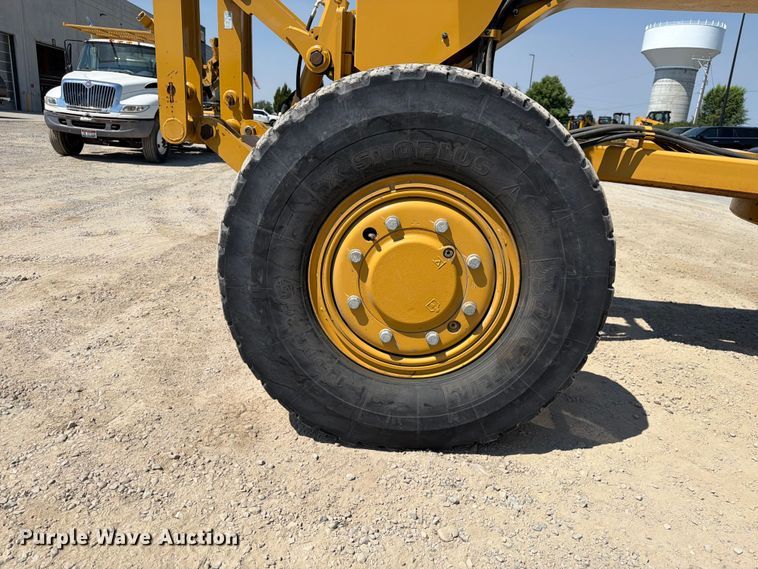 image for item FK4552 2019 Caterpillar 140AWD motor grader