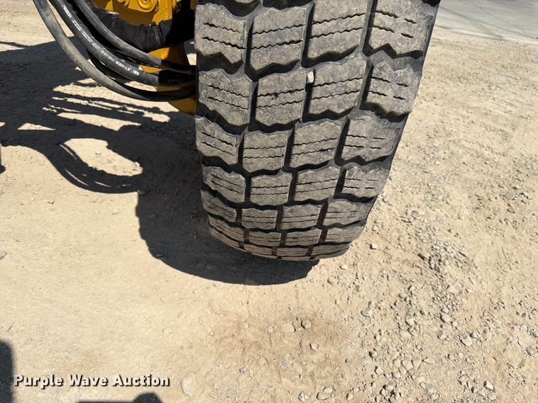 image for item FK4552 2019 Caterpillar 140AWD motor grader