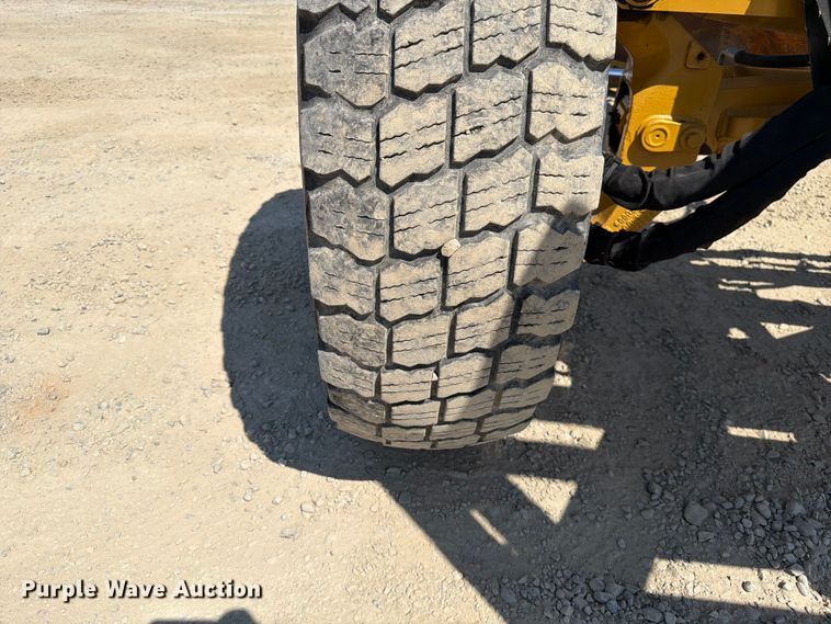 image for item FK4552 2019 Caterpillar 140AWD motor grader