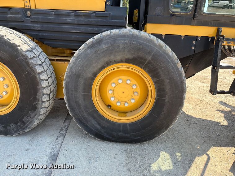 image for item FK4552 2019 Caterpillar 140AWD motor grader