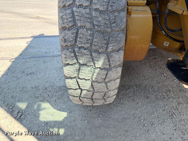 image for item FK4552 2019 Caterpillar 140AWD motor grader