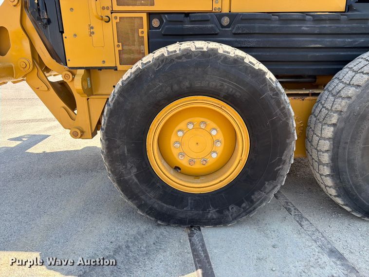 image for item FK4552 2019 Caterpillar 140AWD motor grader