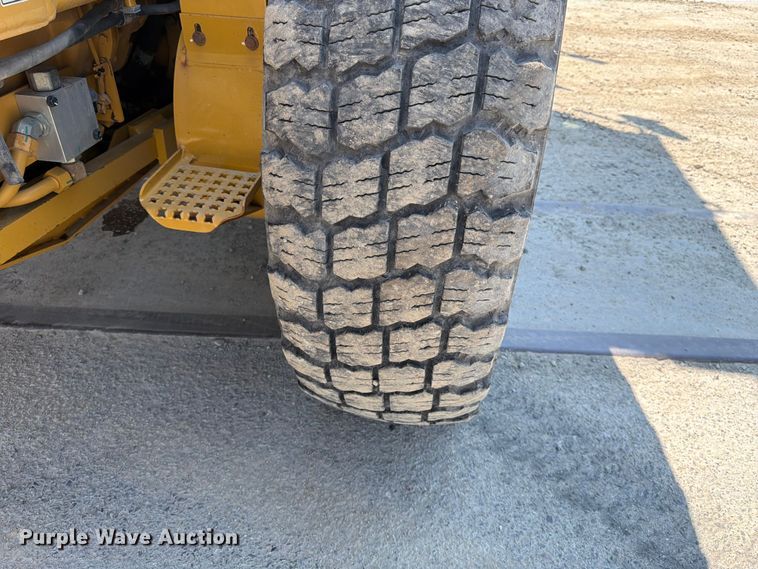 image for item FK4552 2019 Caterpillar 140AWD motor grader