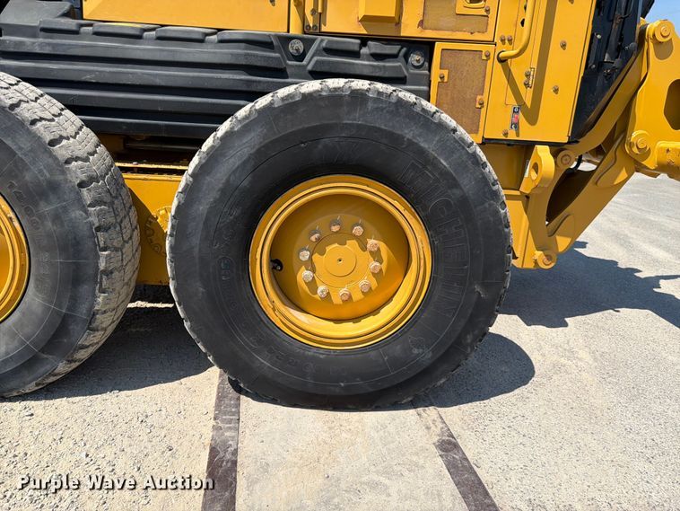 image for item FK4552 2019 Caterpillar 140AWD motor grader