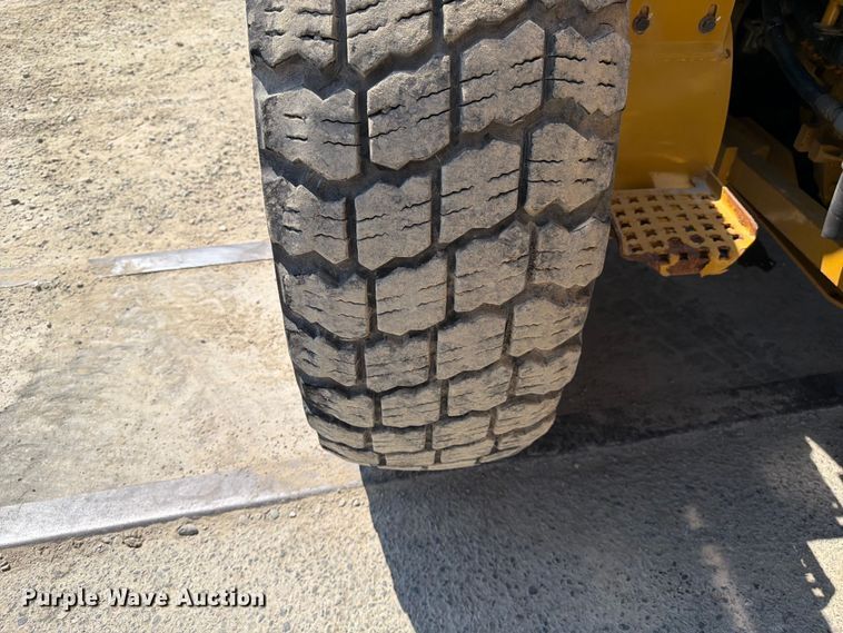 image for item FK4552 2019 Caterpillar 140AWD motor grader