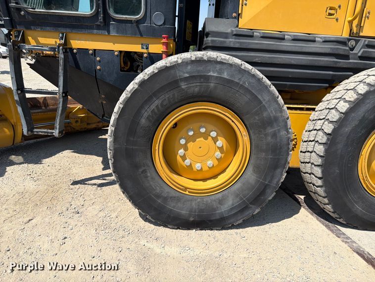image for item FK4552 2019 Caterpillar 140AWD motor grader