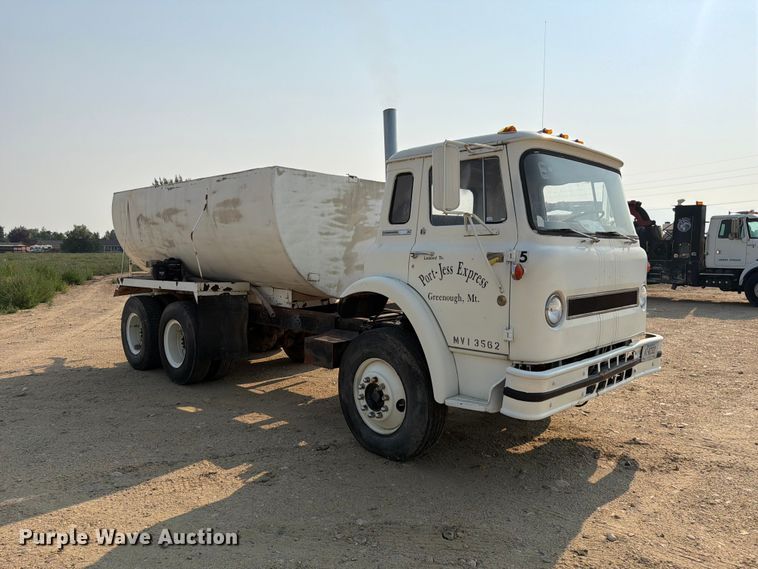 image for item FK4554 1971 International CO F1950 A tank truck
