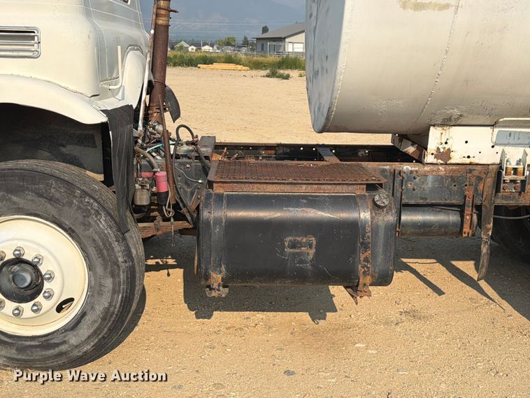 image for item FK4554 1971 International CO F1950 A tank truck