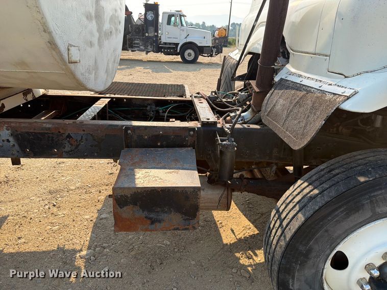 image for item FK4554 1971 International CO F1950 A tank truck