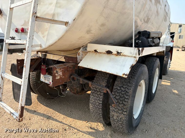 image for item FK4554 1971 International CO F1950 A tank truck