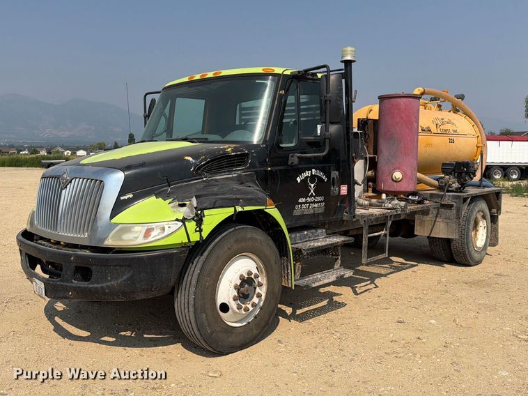 image for item FK4555 2007 International 4300 vacuum truck