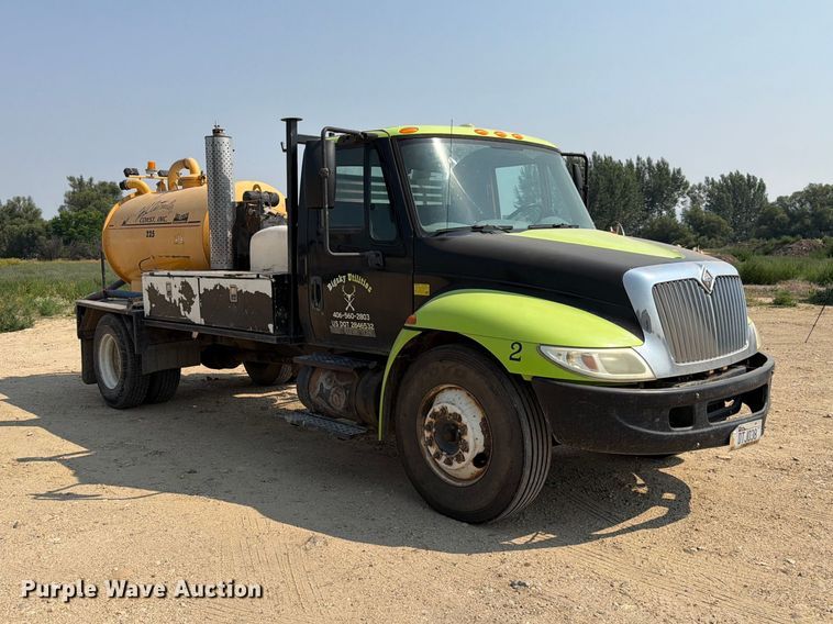 image for item FK4555 2007 International 4300 vacuum truck