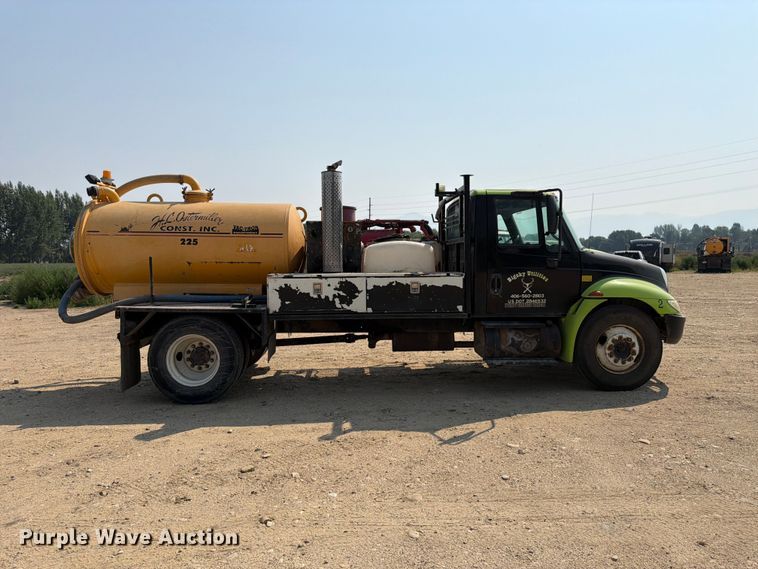 image for item FK4555 2007 International 4300 vacuum truck
