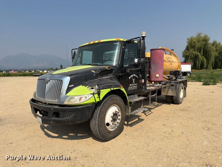 image for item FK4555 2007 International 4300 vacuum truck