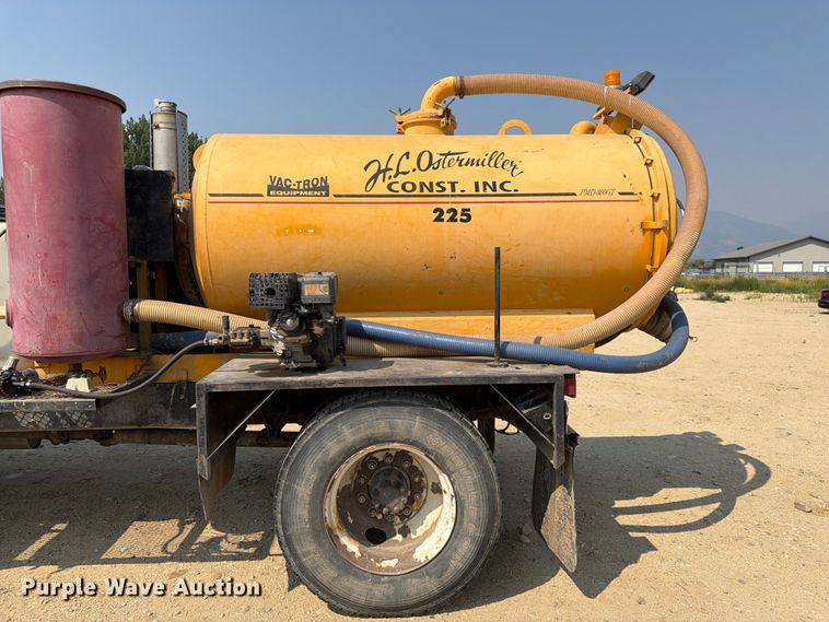 image for item FK4555 2007 International 4300 vacuum truck