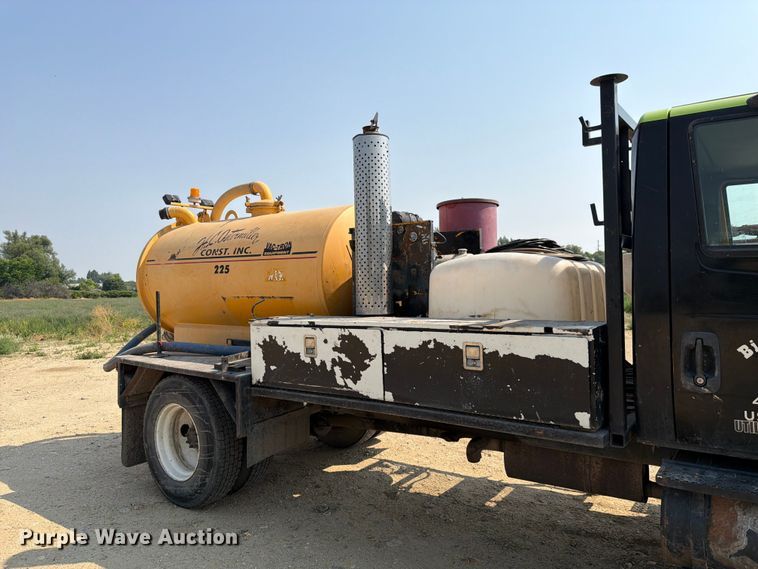 image for item FK4555 2007 International 4300 vacuum truck