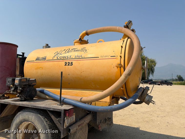image for item FK4555 2007 International 4300 vacuum truck