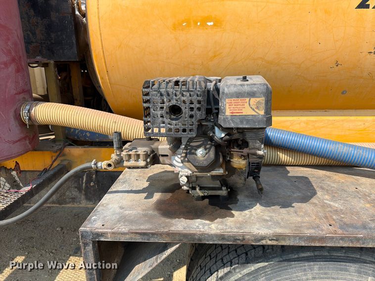 image for item FK4555 2007 International 4300 vacuum truck