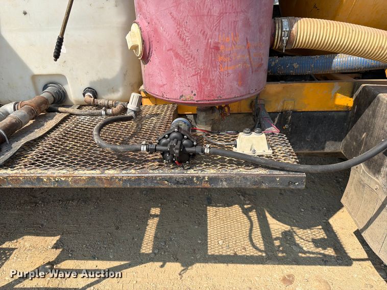image for item FK4555 2007 International 4300 vacuum truck