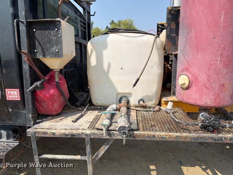 image for item FK4555 2007 International 4300 vacuum truck