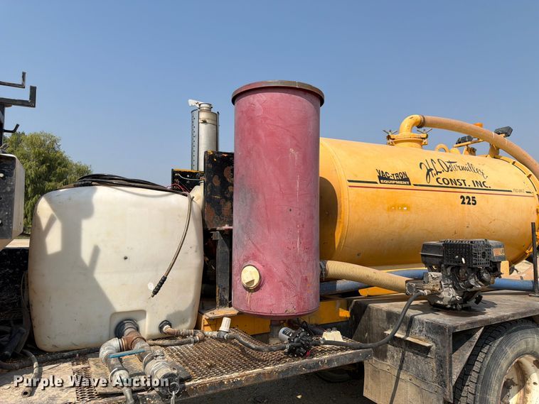 image for item FK4555 2007 International 4300 vacuum truck