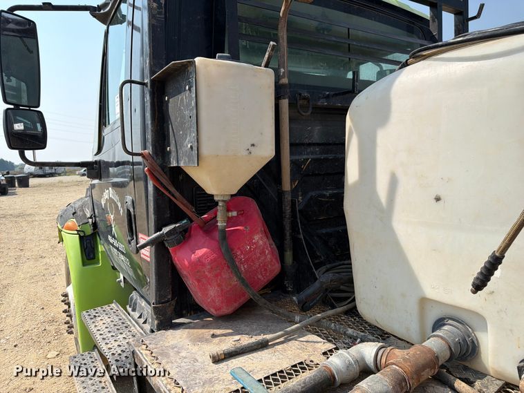 image for item FK4555 2007 International 4300 vacuum truck