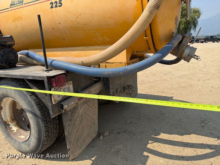 image for item FK4555 2007 International 4300 vacuum truck