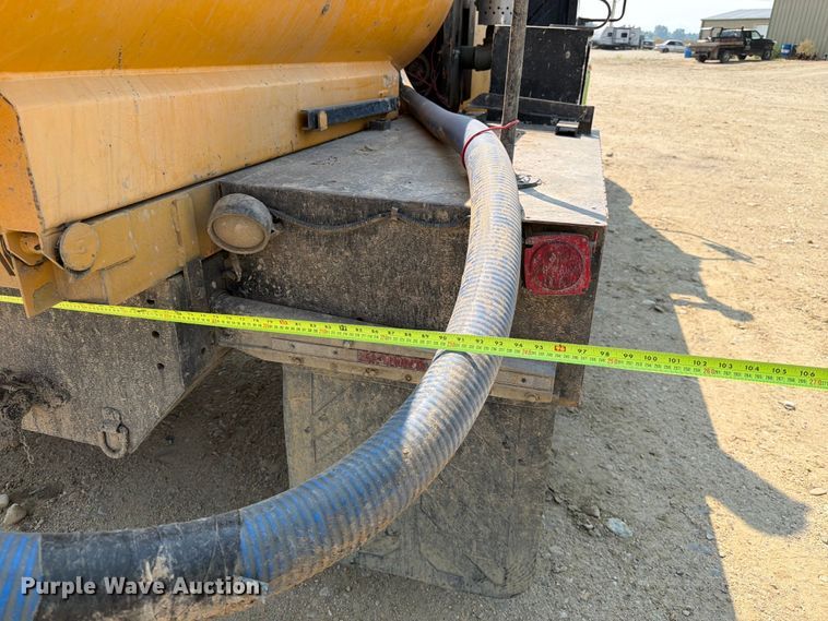 image for item FK4555 2007 International 4300 vacuum truck