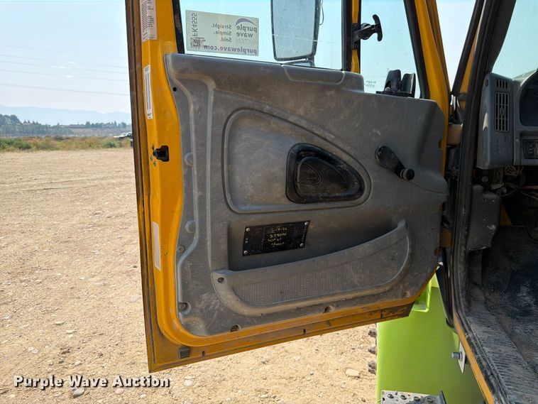 image for item FK4555 2007 International 4300 vacuum truck