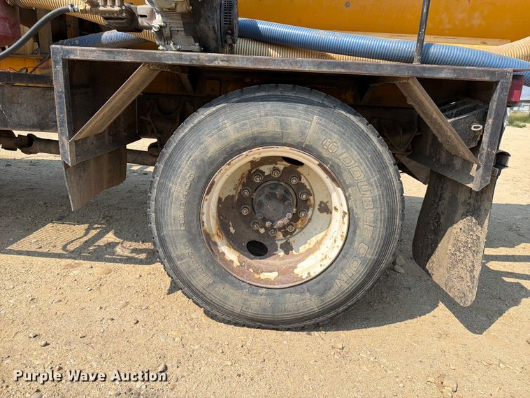 image for item FK4555 2007 International 4300 vacuum truck