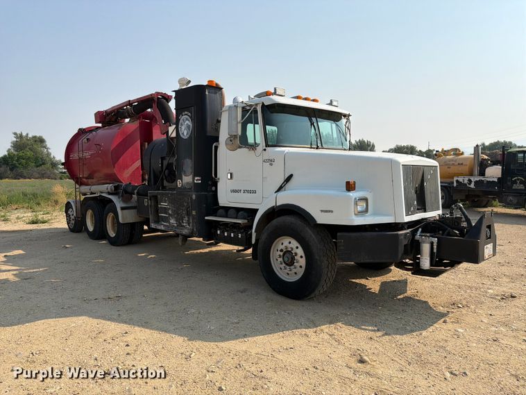 image for item FK4556 1999 Volvo WG vacuum truck